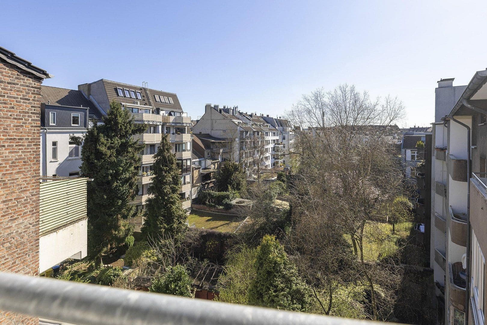 Prodej bytu 2+kk 61 m², Düsseldorf, Severní Porýní-Vestfálsko Prodej bytu 2+kk 61 m², Düsseldorf, Severní Porýní-Vestfálsko
