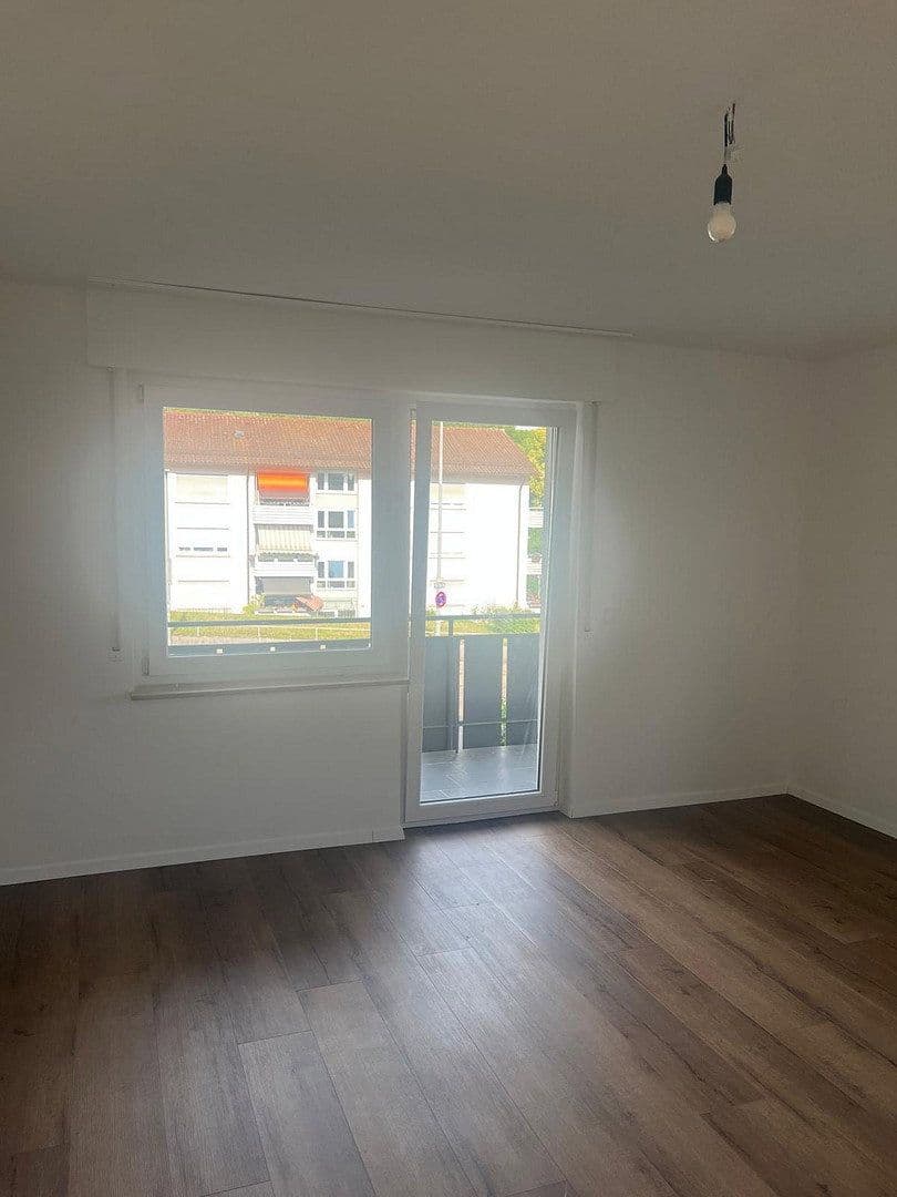 Pronájem bytu 3+kk 85 m², Brandenburgerstr. 2, Esslingen am Neckar, Bádensko-Württembersko Pronájem bytu 3+kk 85 m², Brandenburgerstr. 2, Esslingen am Neckar, Bádensko-Württembersko