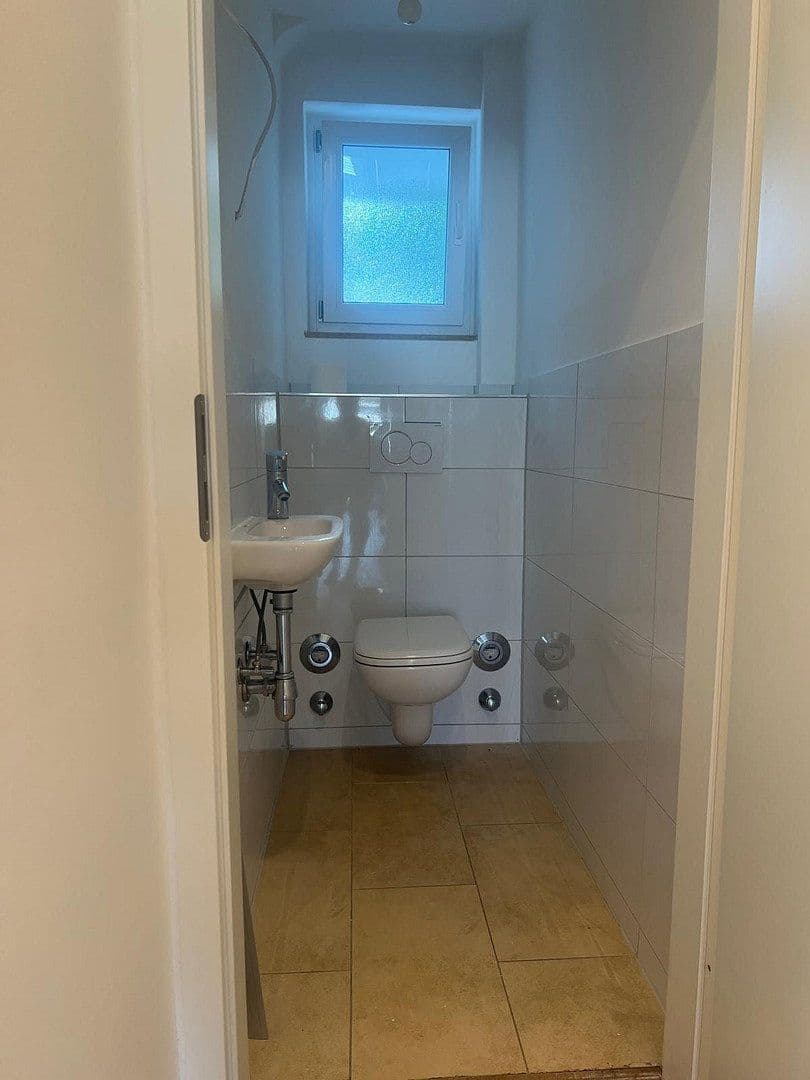 Pronájem bytu 3+kk 85 m², Brandenburgerstr. 2, Esslingen am Neckar, Bádensko-Württembersko Pronájem bytu 3+kk 85 m², Brandenburgerstr. 2, Esslingen am Neckar, Bádensko-Württembersko
