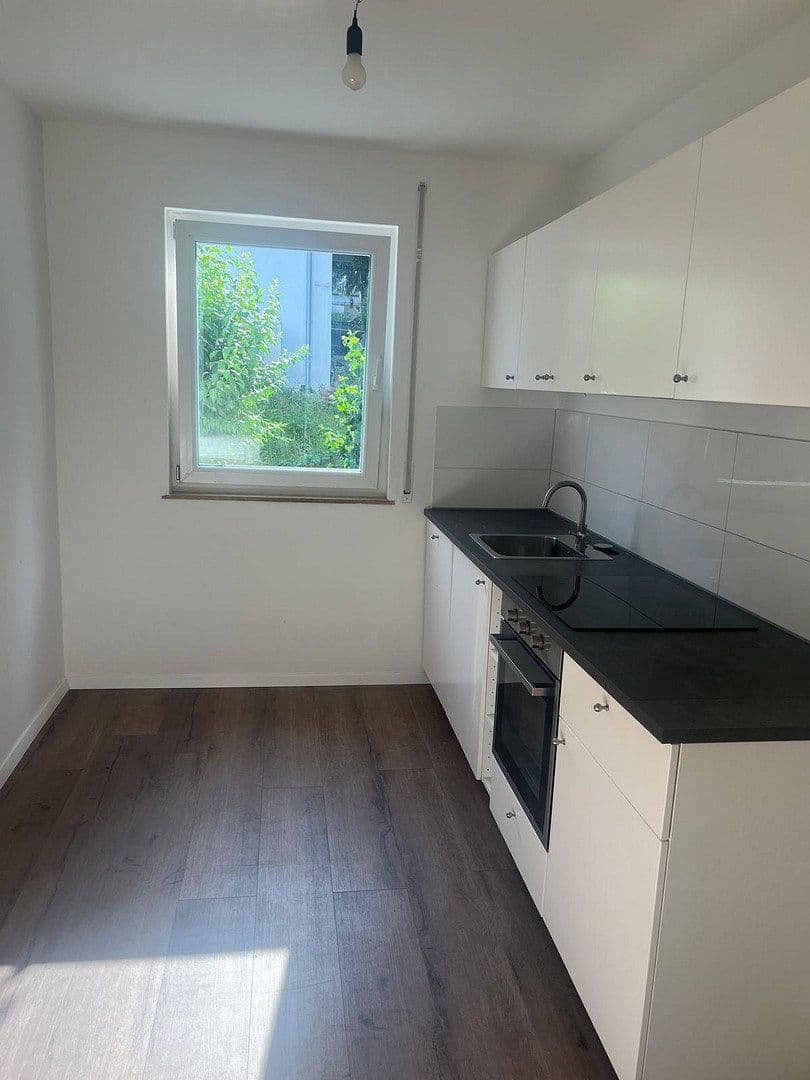 Pronájem bytu 3+kk 85 m², Brandenburgerstr. 2, Esslingen am Neckar, Bádensko-Württembersko Pronájem bytu 3+kk 85 m², Brandenburgerstr. 2, Esslingen am Neckar, Bádensko-Württembersko