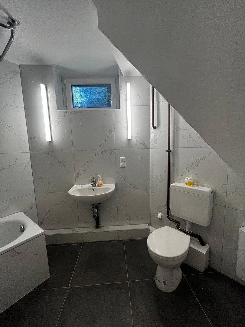 Pronájem bytu 2+1 33 m², Oppenheimer Landstr. 102, Frankfurt, Hessen Pronájem bytu 2+1 33 m², Oppenheimer Landstr. 102, Frankfurt, Hessen