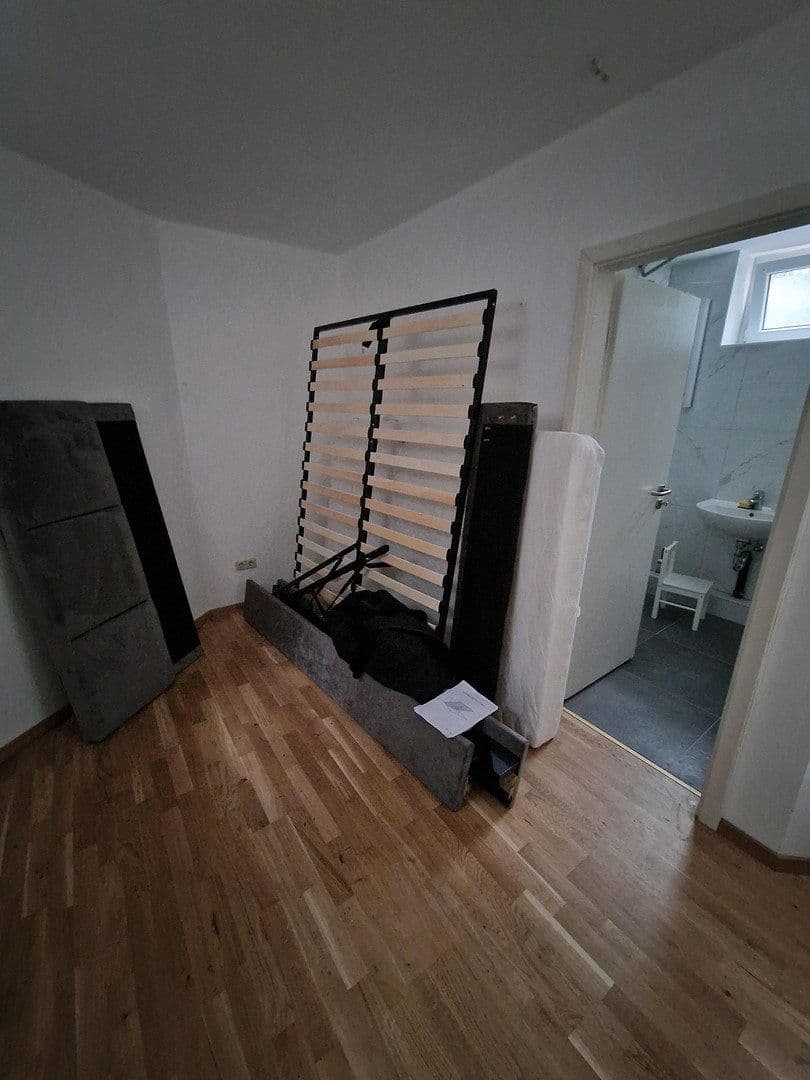 Pronájem bytu 2+1 33 m², Oppenheimer Landstr. 102, Frankfurt, Hessen Pronájem bytu 2+1 33 m², Oppenheimer Landstr. 102, Frankfurt, Hessen