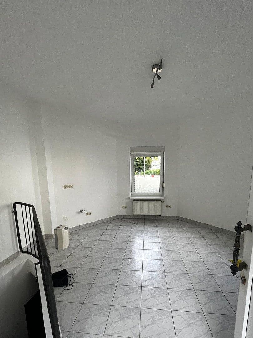 Pronájem bytu 2+1 33 m², Oppenheimer Landstr. 102, Frankfurt, Hessen Pronájem bytu 2+1 33 m², Oppenheimer Landstr. 102, Frankfurt, Hessen
