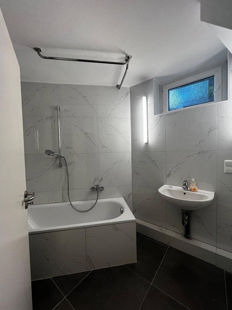 Pronájem bytu 2+1 33 m², Oppenheimer Landstr. 102, Frankfurt, Hessen Pronájem bytu 2+1 33 m², Oppenheimer Landstr. 102, Frankfurt, Hessen