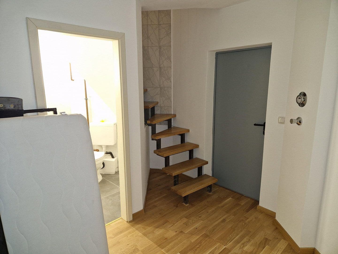 Pronájem bytu 2+1 33 m², Oppenheimer Landstr. 102, Frankfurt, Hessen Pronájem bytu 2+1 33 m², Oppenheimer Landstr. 102, Frankfurt, Hessen
