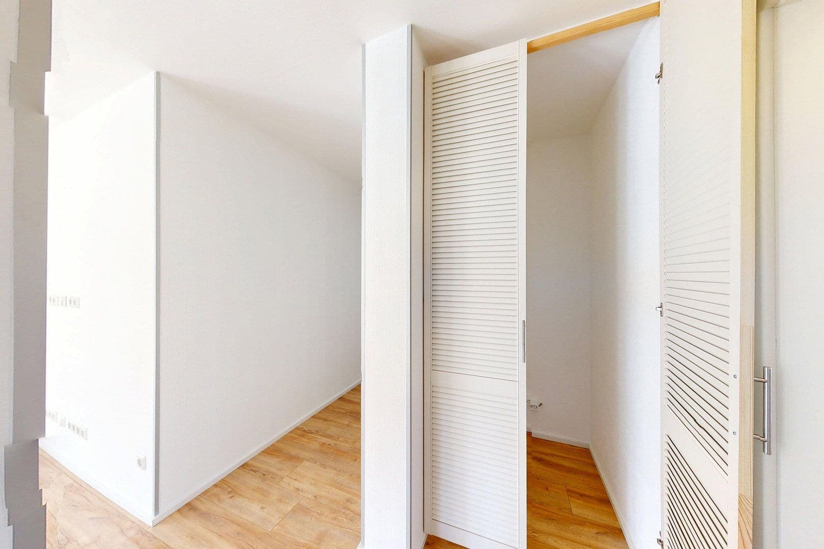 Pronájem bytu 3+1 82 m², Heinrich-Heine-Str. 25, Lohmar, Severní Porýní-Vestfálsko Pronájem bytu 3+1 82 m², Heinrich-Heine-Str. 25, Lohmar, Severní Porýní-Vestfálsko