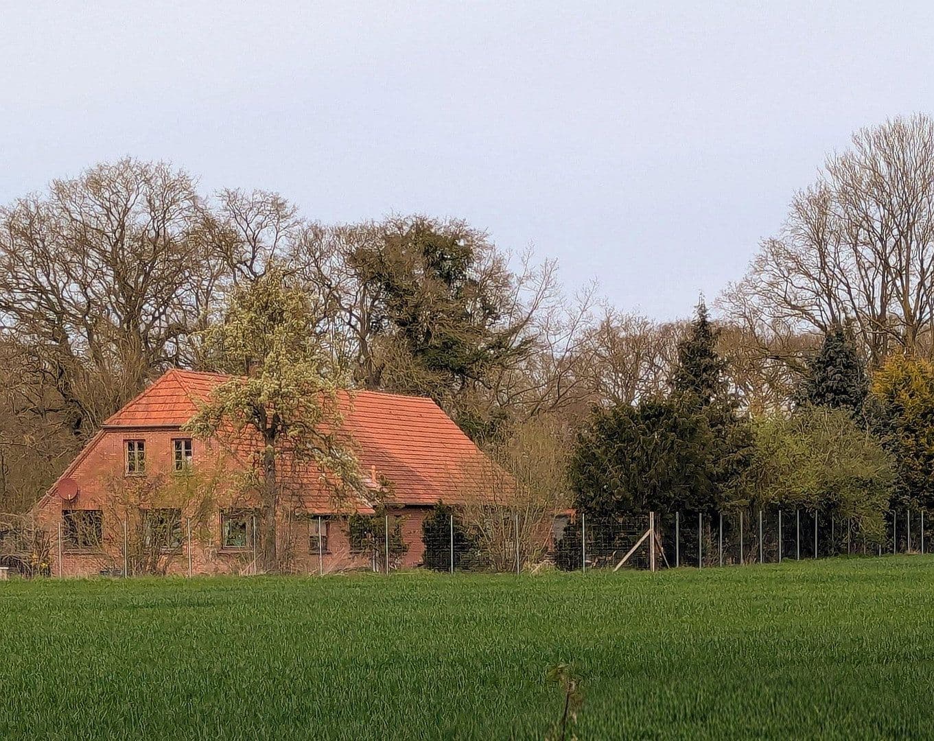 Prodej domu 230 m², pozemek 3.200 m², Hude (Oldenburg), Dolní Sasko Prodej domu 230 m², pozemek 3.200 m², Hude (Oldenburg), Dolní Sasko