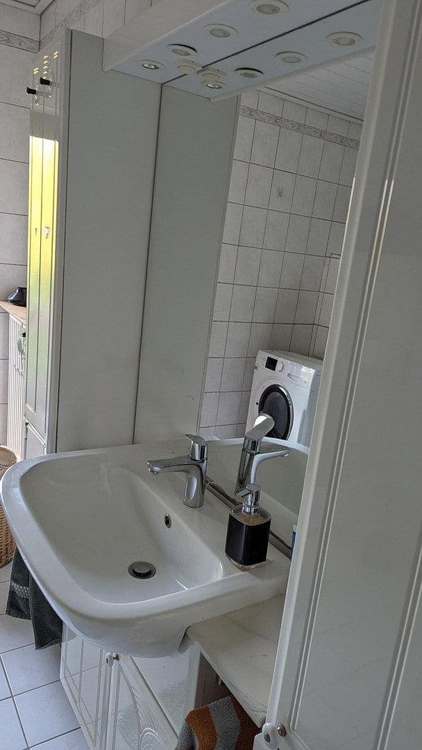 Prodej domu 230 m², pozemek 3.200 m², Hude (Oldenburg), Dolní Sasko Prodej domu 230 m², pozemek 3.200 m², Hude (Oldenburg), Dolní Sasko