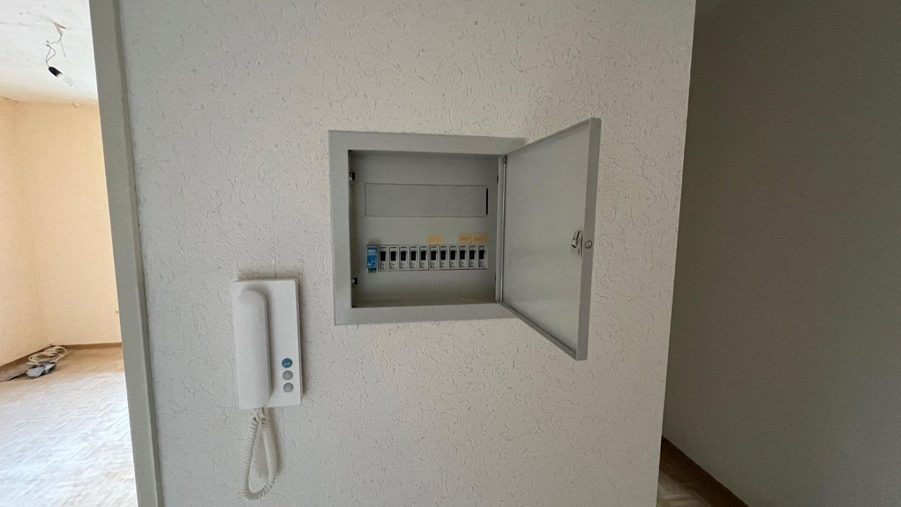 Pronájem bytu 3+1 102 m², Andernach, Porýní-Falc Pronájem bytu 3+1 102 m², Andernach, Porýní-Falc