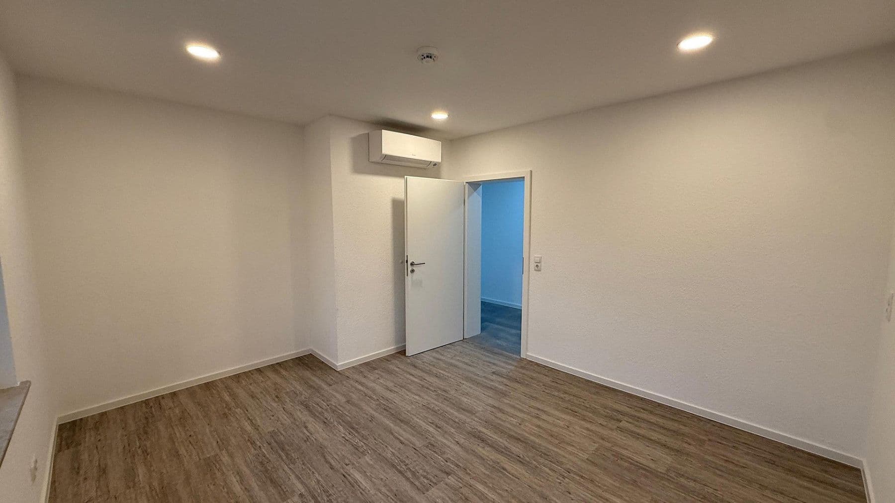 Pronájem bytu 3+1 102 m², Andernach, Porýní-Falc Pronájem bytu 3+1 102 m², Andernach, Porýní-Falc