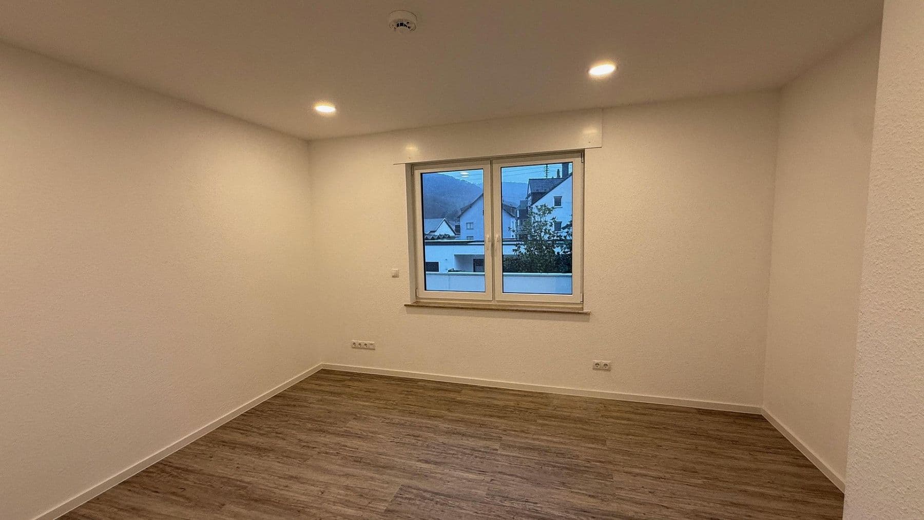 Pronájem bytu 3+1 102 m², Andernach, Porýní-Falc Pronájem bytu 3+1 102 m², Andernach, Porýní-Falc