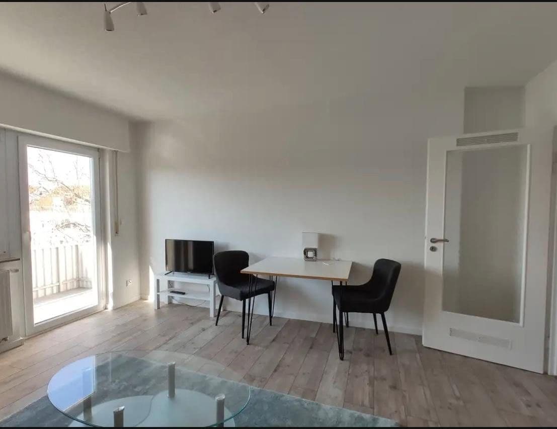 Pronájem bytu 1+1 32 m², Deidesheimer Straße 15, Stuttgart Weilimdorf, Bádensko-Württembersko Pronájem bytu 1+1 32 m², Deidesheimer Straße 15, Stuttgart Weilimdorf, Bádensko-Württembersko