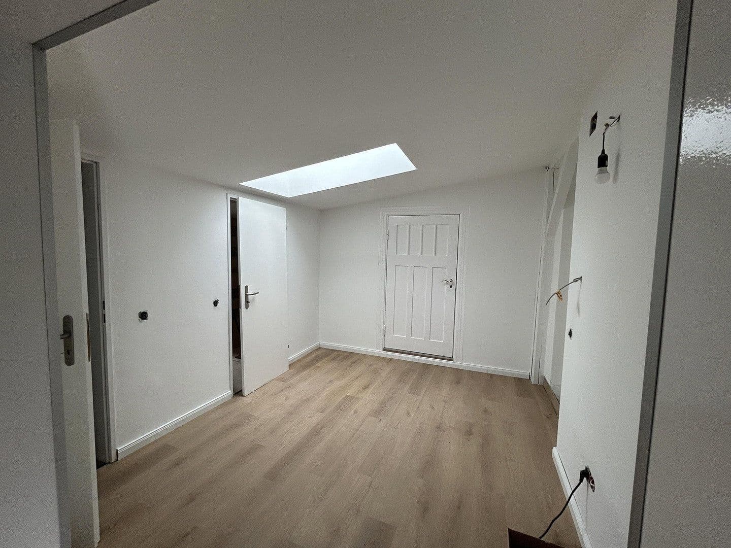Pronájem bytu 3+kk 130 m², Schlutuper Kirchstraße 3, LÜBECK, Šlesvicko-Holštýnsko Pronájem bytu 3+kk 130 m², Schlutuper Kirchstraße 3, LÜBECK, Šlesvicko-Holštýnsko