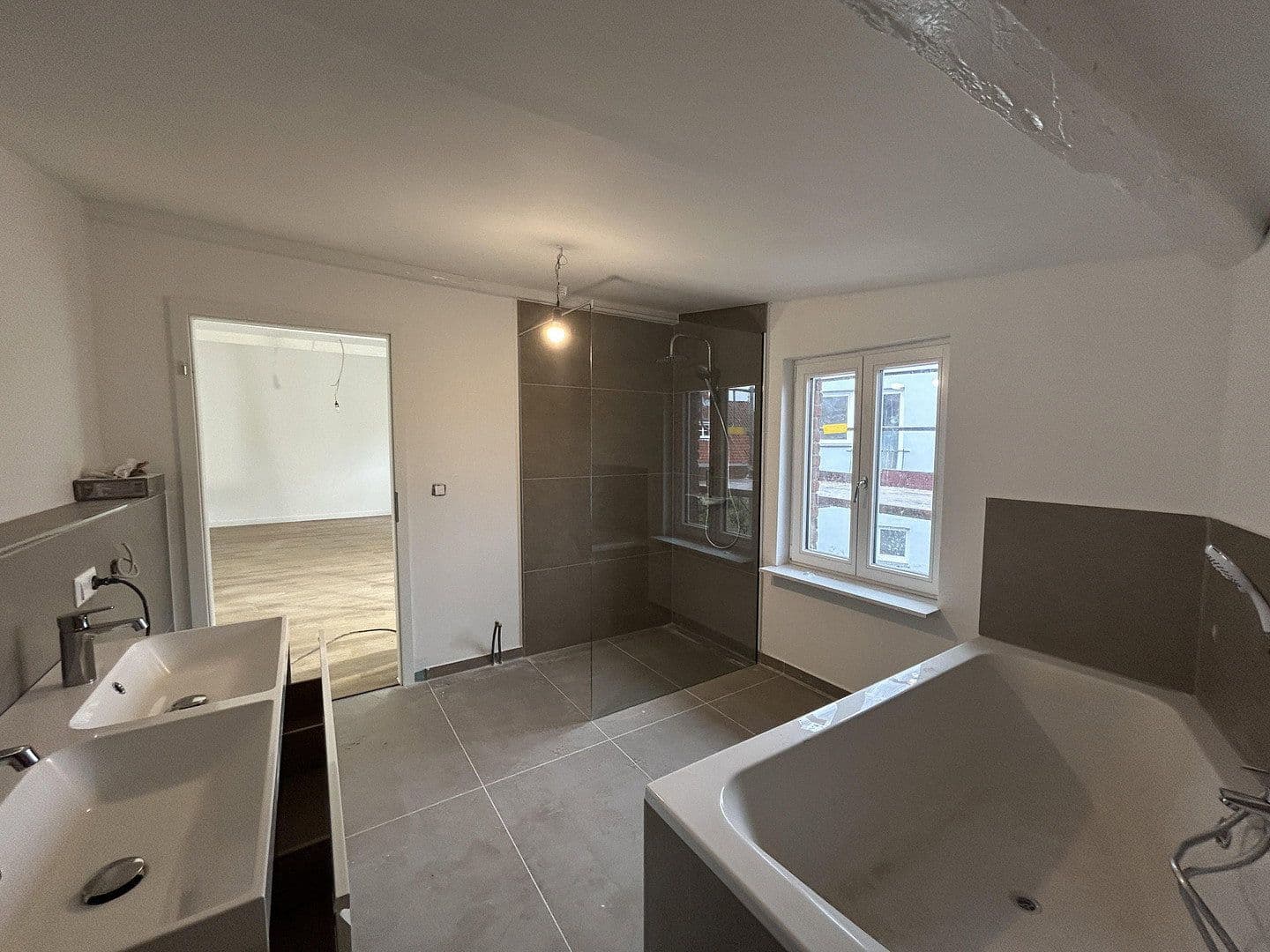 Pronájem bytu 3+kk 130 m², Schlutuper Kirchstraße 3, LÜBECK, Šlesvicko-Holštýnsko Pronájem bytu 3+kk 130 m², Schlutuper Kirchstraße 3, LÜBECK, Šlesvicko-Holštýnsko