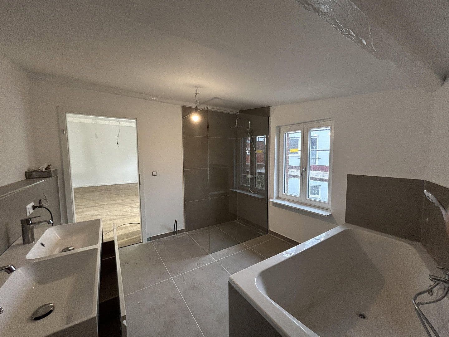 Pronájem bytu 3+kk 130 m², Schlutuper Kirchstraße 3, LÜBECK, Šlesvicko-Holštýnsko Pronájem bytu 3+kk 130 m², Schlutuper Kirchstraße 3, LÜBECK, Šlesvicko-Holštýnsko