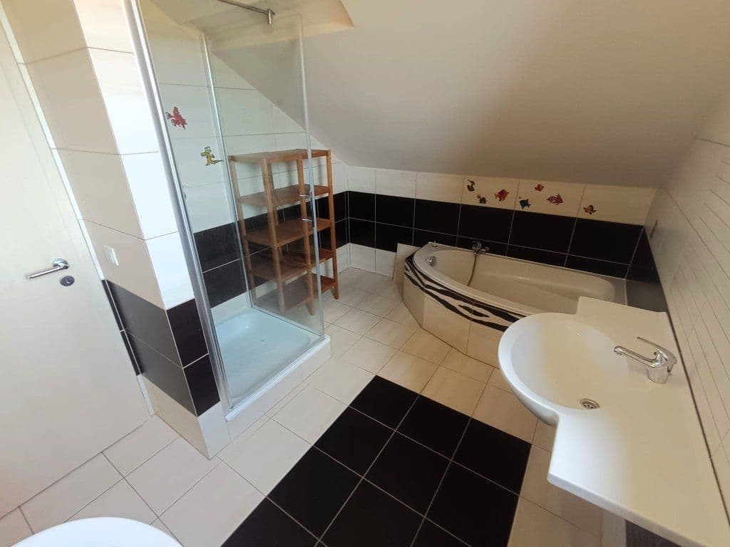 Pronájem bytu 190 m², Hrádecká, Liberec, Liberecký kraj Pronájem bytu 190 m², Hrádecká, Liberec, Liberecký kraj