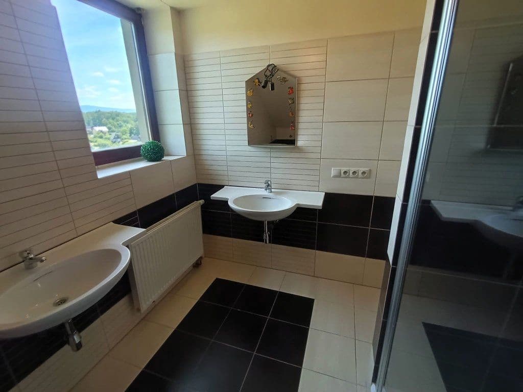 Pronájem bytu 190 m², Hrádecká, Liberec, Liberecký kraj Pronájem bytu 190 m², Hrádecká, Liberec, Liberecký kraj