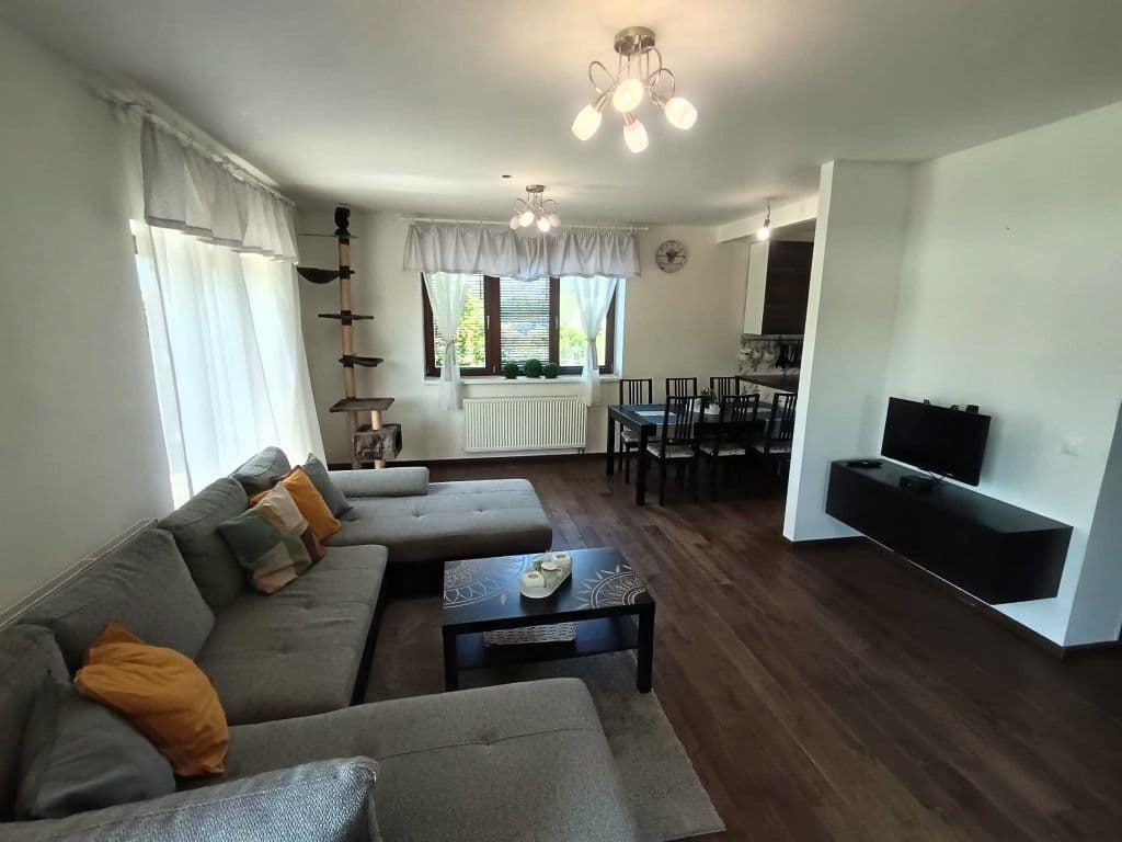 Pronájem bytu 190 m², Hrádecká, Liberec, Liberecký kraj Pronájem bytu 190 m², Hrádecká, Liberec, Liberecký kraj