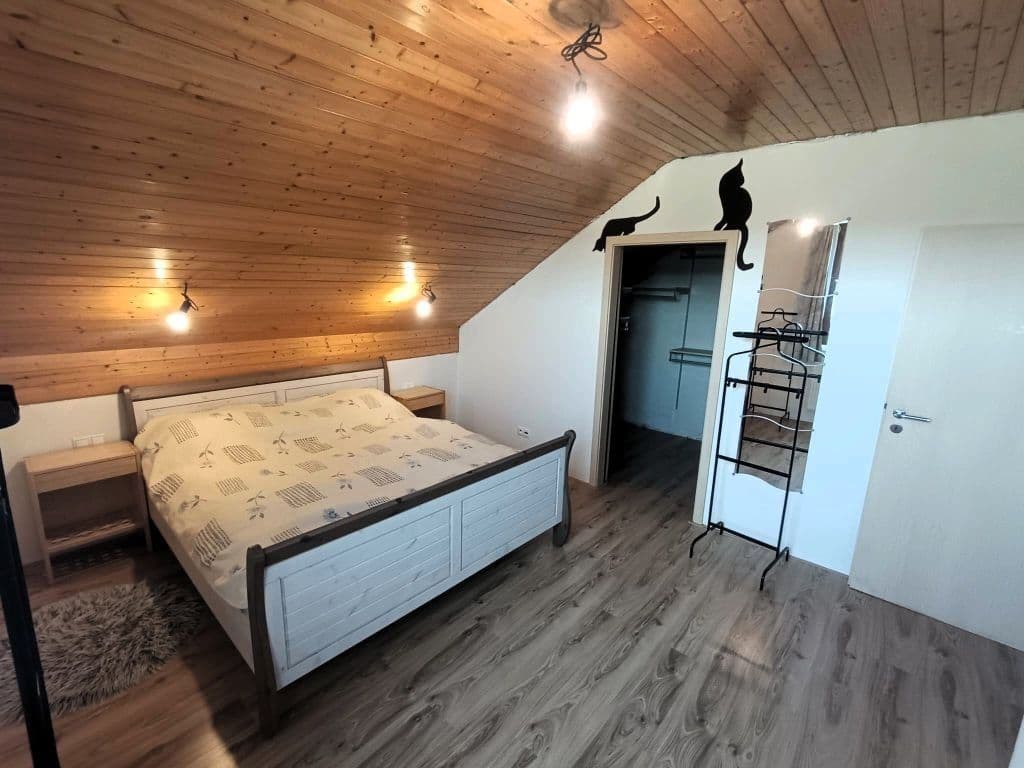 Pronájem bytu 190 m², Hrádecká, Liberec, Liberecký kraj Pronájem bytu 190 m², Hrádecká, Liberec, Liberecký kraj