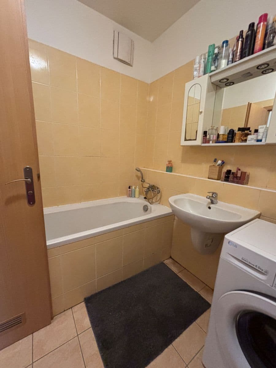 Pronájem bytu 2+kk 48 m², Pod Haltýřem, Praha, Praha Pronájem bytu 2+kk 48 m², Pod Haltýřem, Praha, Praha