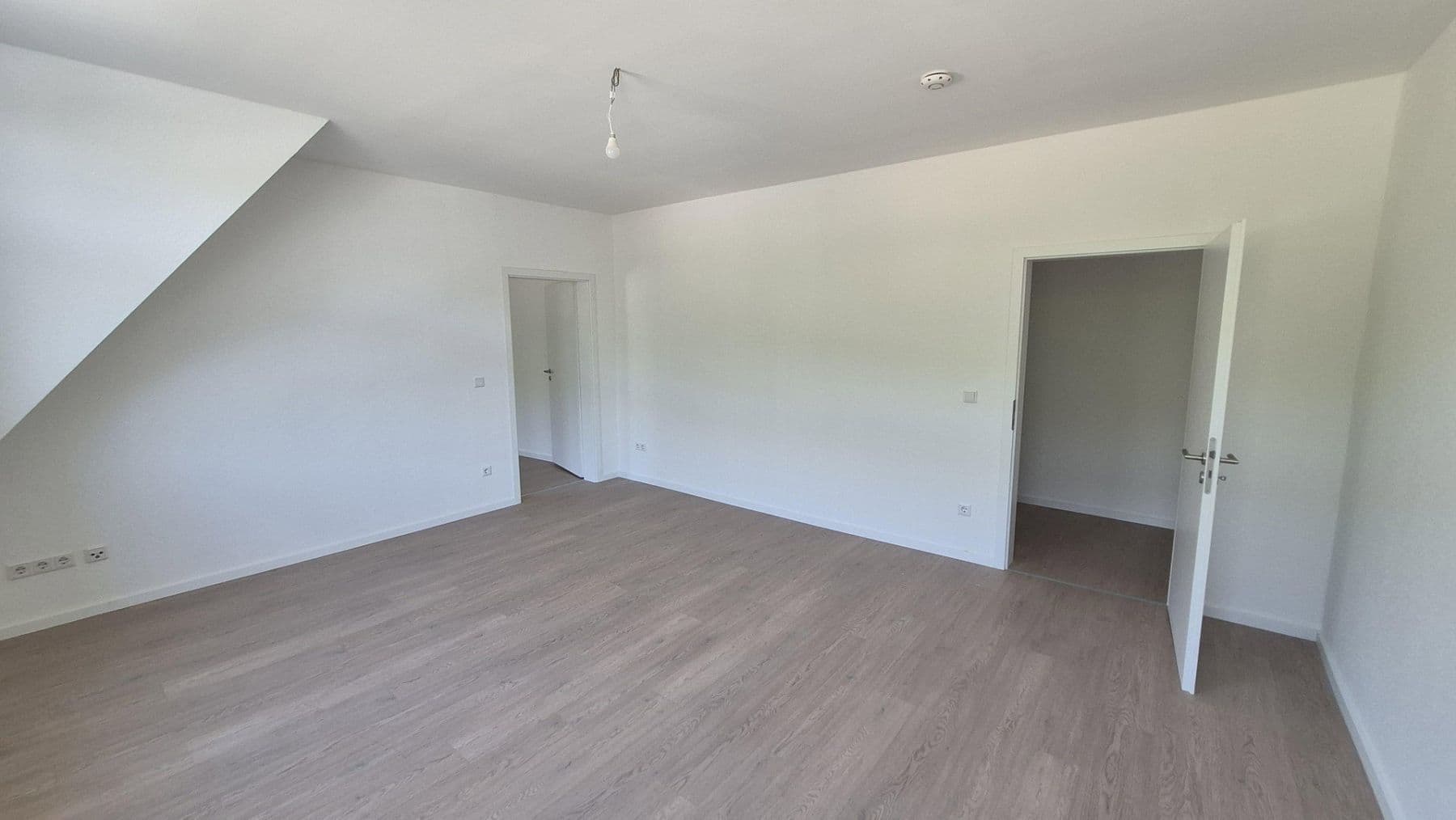 Pronájem bytu 4+1 113 m², Gummersbach, Severní Porýní-Vestfálsko Pronájem bytu 4+1 113 m², Gummersbach, Severní Porýní-Vestfálsko