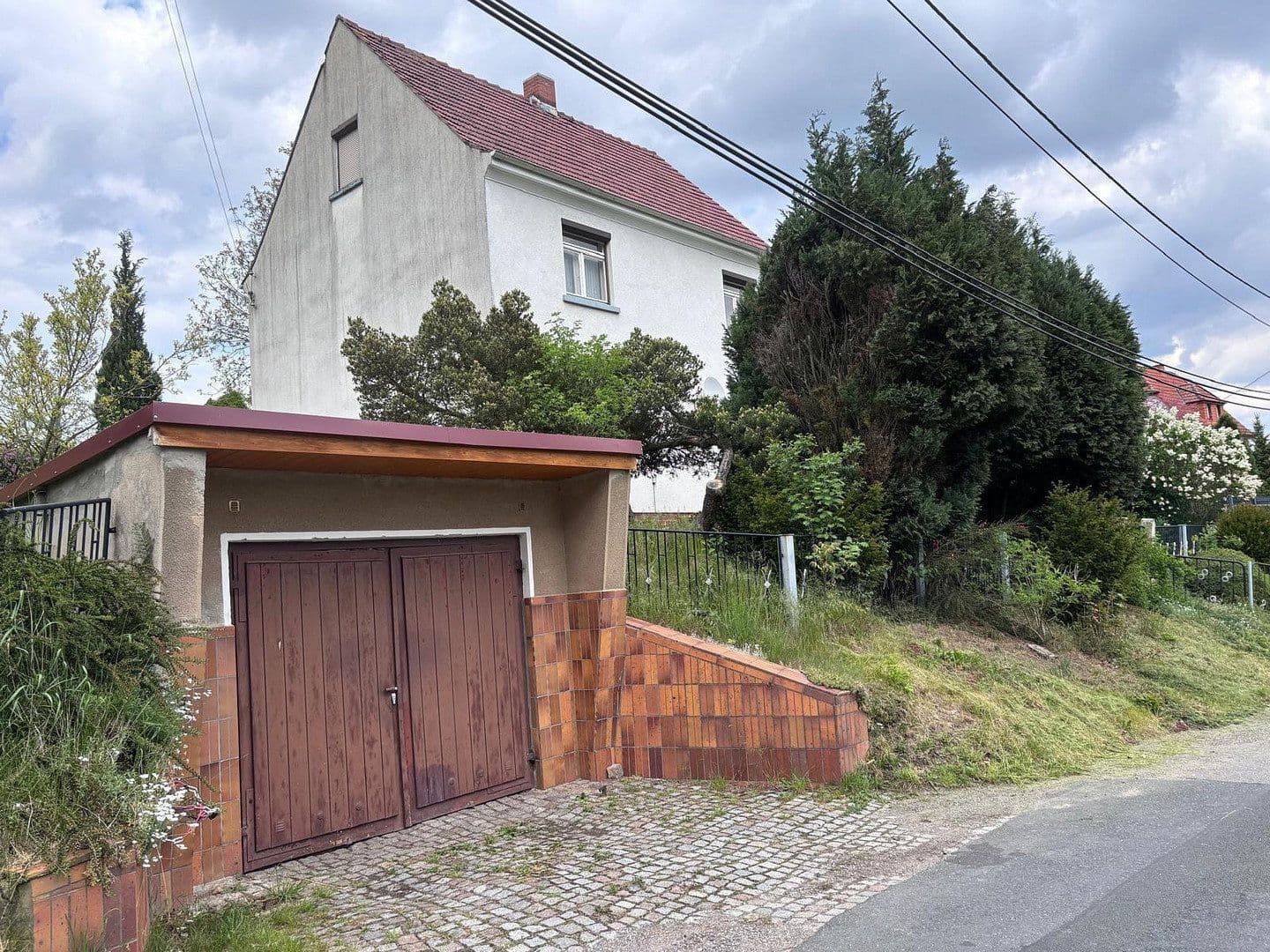 Prodej domu 100 m², pozemek 1.400 m², Braunsdorfer Straße 28, Freital, Sasko Prodej domu 100 m², pozemek 1.400 m², Braunsdorfer Straße 28, Freital, Sasko
