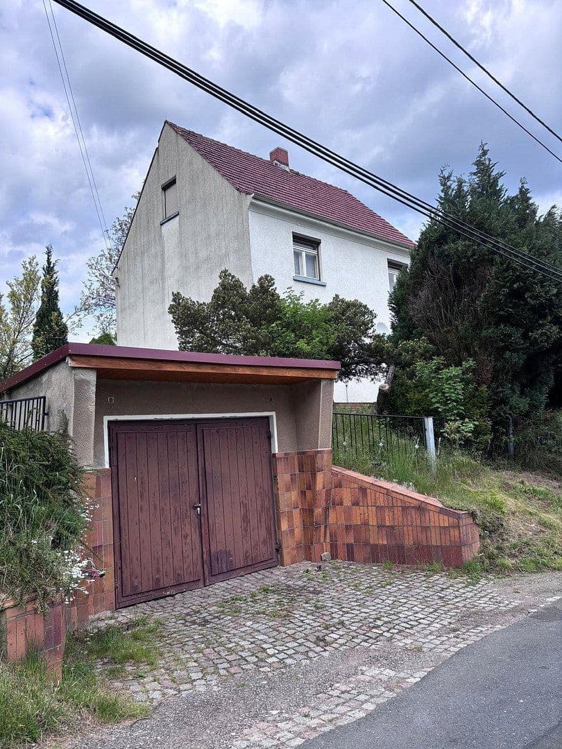 Prodej domu 100 m², pozemek 1.400 m², Braunsdorfer Straße 28, Freital, Sasko Prodej domu 100 m², pozemek 1.400 m², Braunsdorfer Straße 28, Freital, Sasko