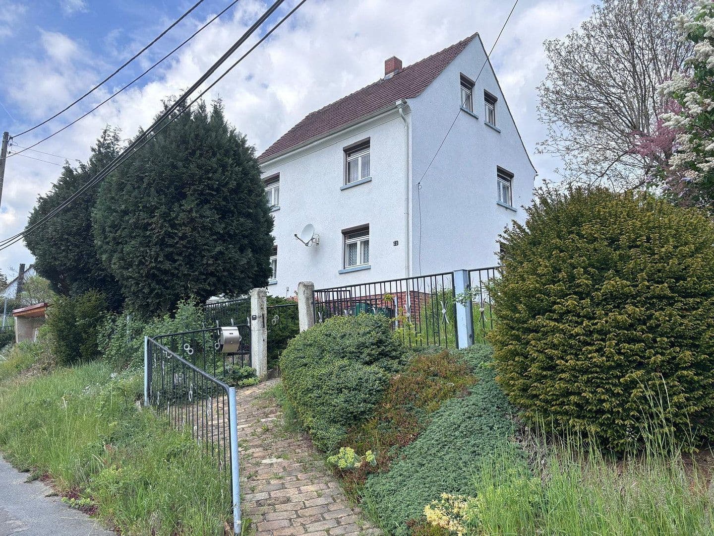Prodej domu 100 m², pozemek 1.400 m², Braunsdorfer Straße 28, Freital, Sasko Prodej domu 100 m², pozemek 1.400 m², Braunsdorfer Straße 28, Freital, Sasko