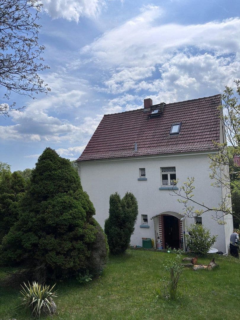 Prodej domu 100 m², pozemek 1.400 m², Braunsdorfer Straße 28, Freital, Sasko Prodej domu 100 m², pozemek 1.400 m², Braunsdorfer Straße 28, Freital, Sasko
