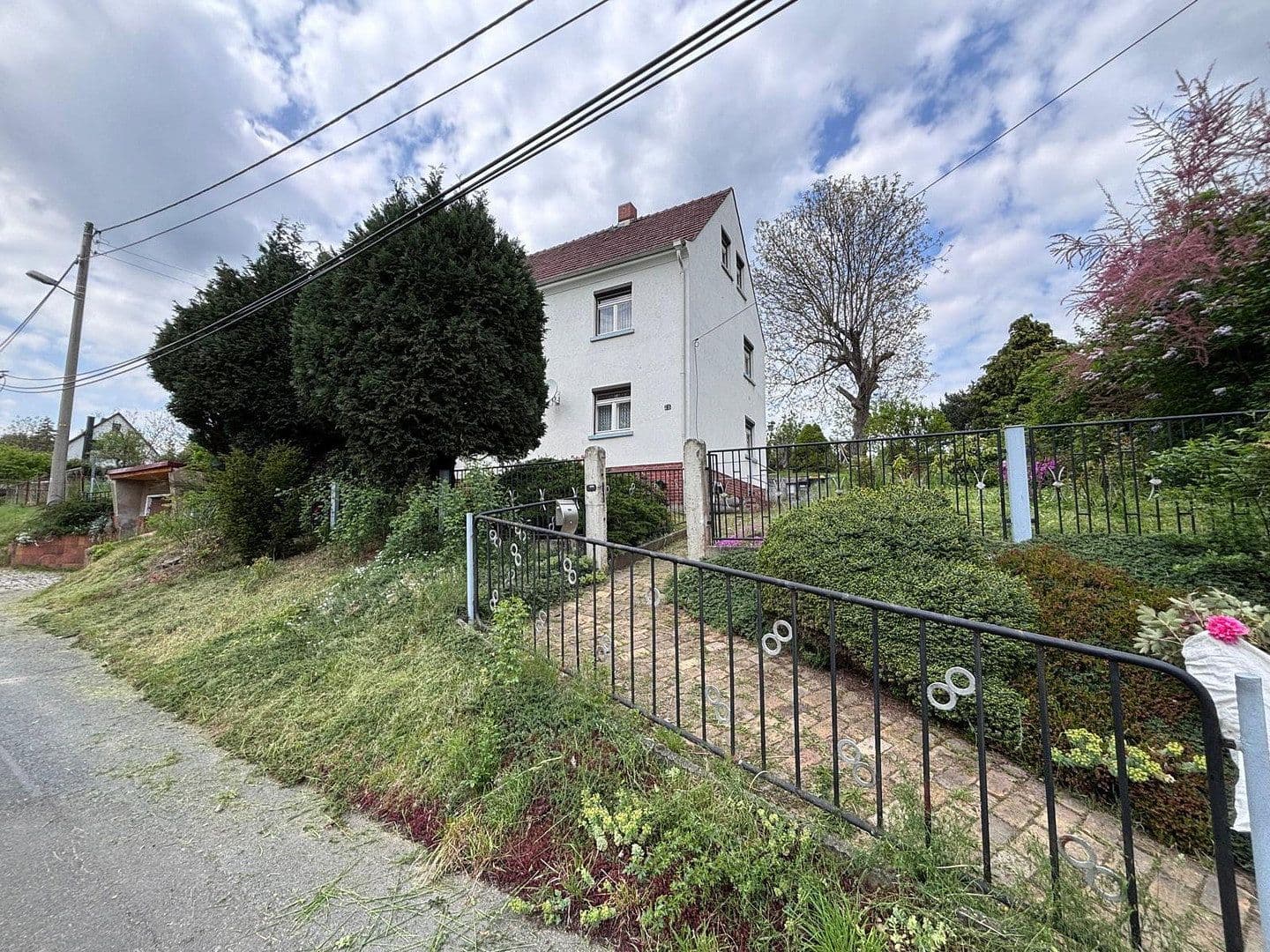Prodej domu 100 m², pozemek 1.400 m², Braunsdorfer Straße 28, Freital, Sasko Prodej domu 100 m², pozemek 1.400 m², Braunsdorfer Straße 28, Freital, Sasko