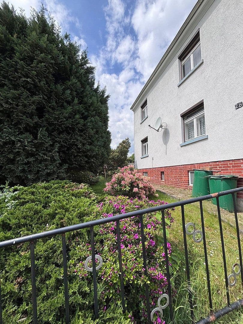 Prodej domu 100 m², pozemek 1.400 m², Braunsdorfer Straße 28, Freital, Sasko Prodej domu 100 m², pozemek 1.400 m², Braunsdorfer Straße 28, Freital, Sasko