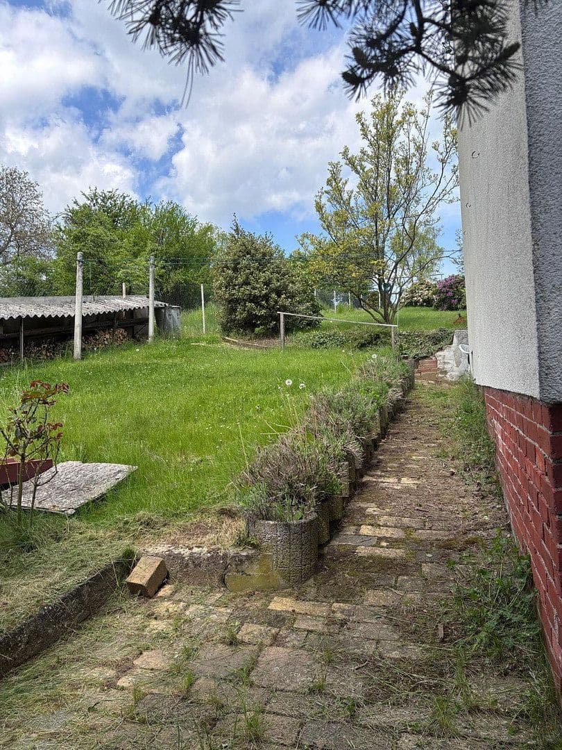 Prodej domu 100 m², pozemek 1.400 m², Braunsdorfer Straße 28, Freital, Sasko Prodej domu 100 m², pozemek 1.400 m², Braunsdorfer Straße 28, Freital, Sasko