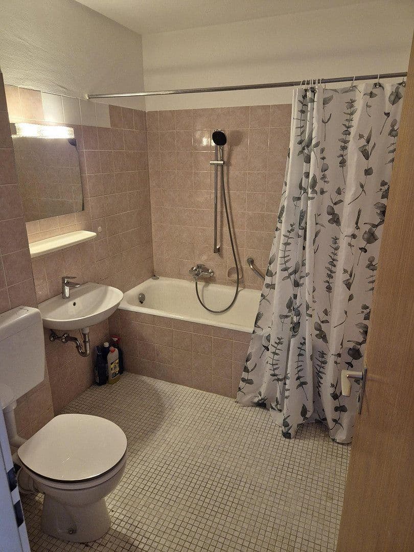 Pronájem bytu 2+1 74 m², Hörwarthstr. 18, München, Bavorsko Pronájem bytu 2+1 74 m², Hörwarthstr. 18, München, Bavorsko