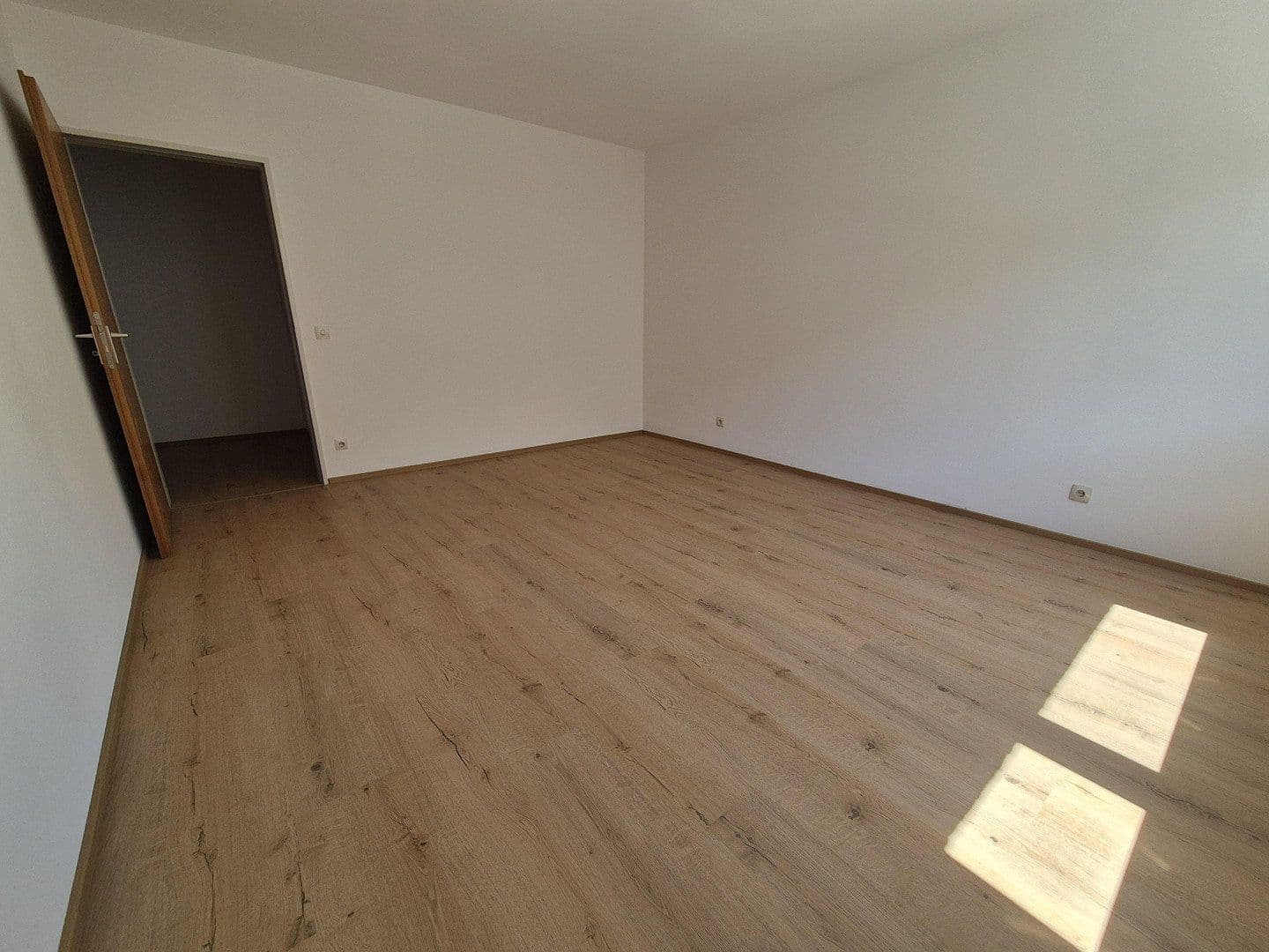 Pronájem bytu 2+1 74 m², Hörwarthstr. 18, München, Bavorsko Pronájem bytu 2+1 74 m², Hörwarthstr. 18, München, Bavorsko