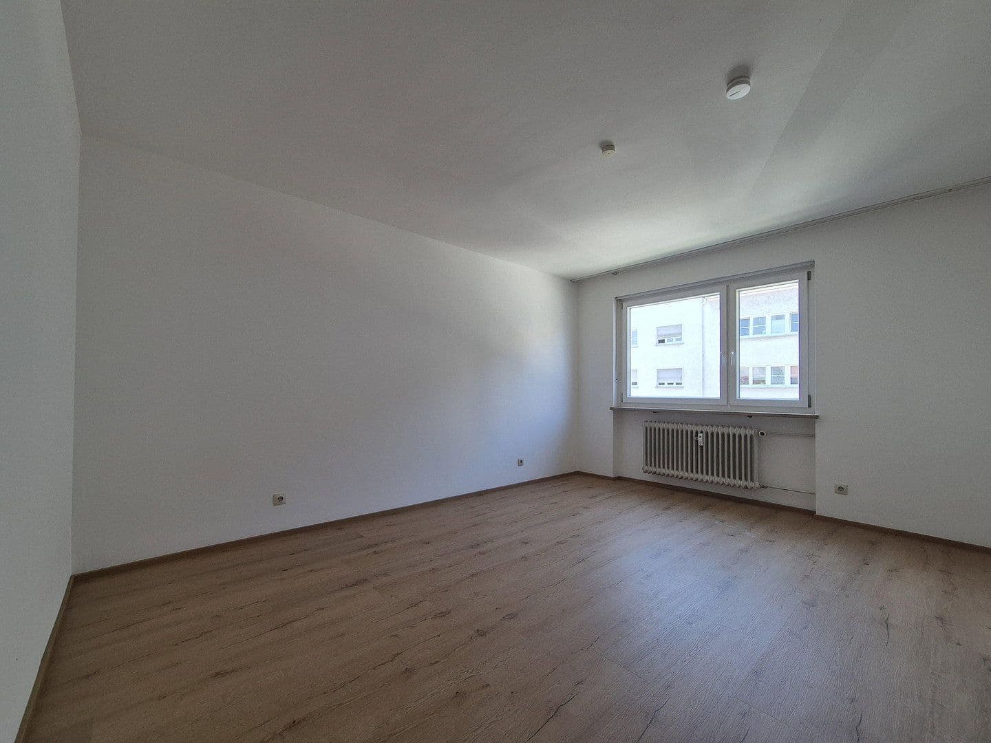 Pronájem bytu 2+1 74 m², Hörwarthstr. 18, München, Bavorsko Pronájem bytu 2+1 74 m², Hörwarthstr. 18, München, Bavorsko