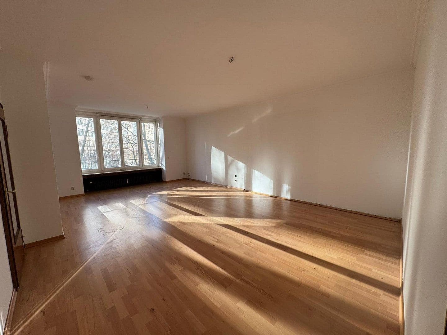 Prodej bytu 4+1 121 m², Eisenstraße 11, Düsseldorf, Severní Porýní-Vestfálsko Prodej bytu 4+1 121 m², Eisenstraße 11, Düsseldorf, Severní Porýní-Vestfálsko