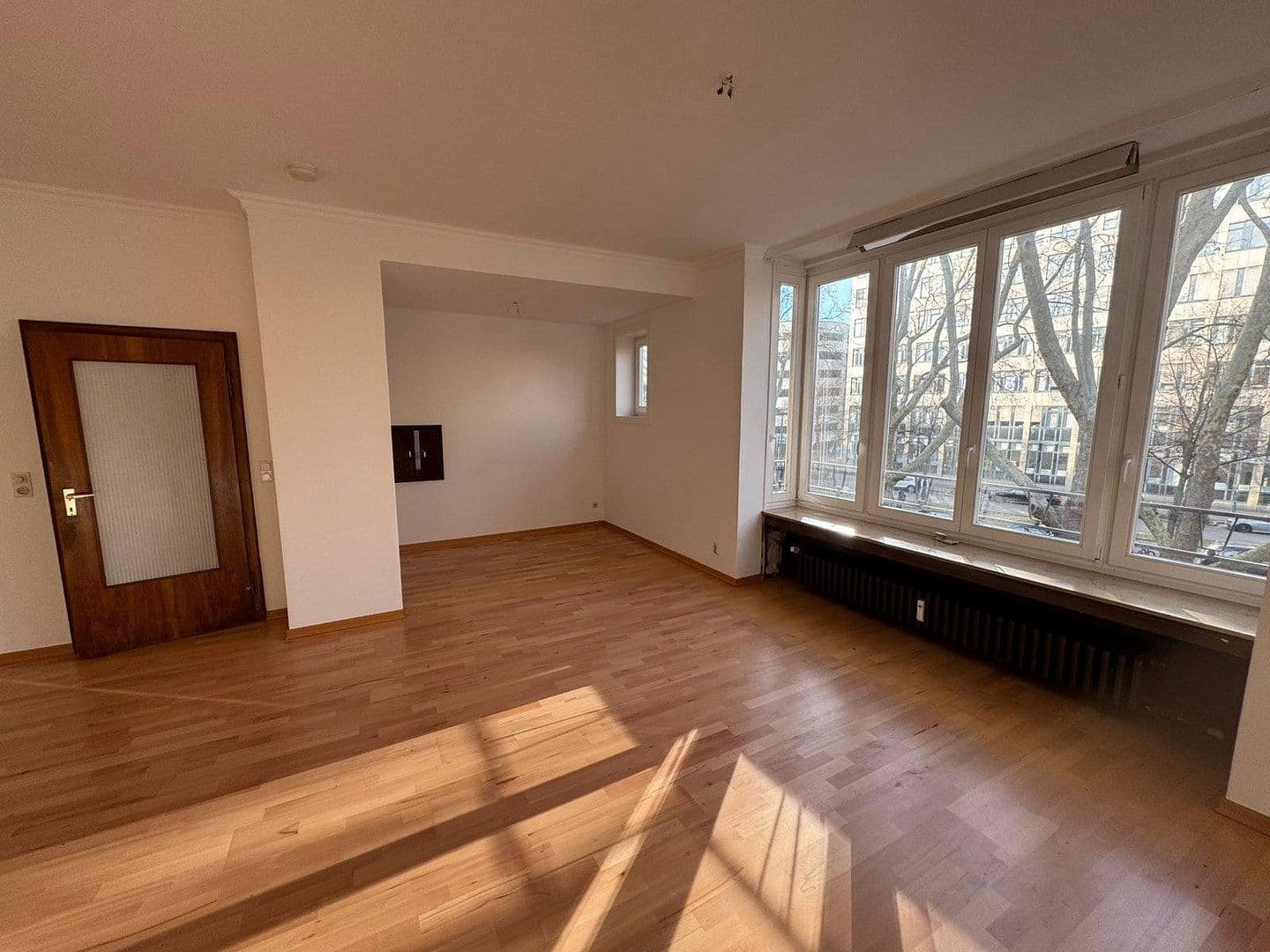Prodej bytu 4+1 121 m², Eisenstraße 11, Düsseldorf, Severní Porýní-Vestfálsko Prodej bytu 4+1 121 m², Eisenstraße 11, Düsseldorf, Severní Porýní-Vestfálsko
