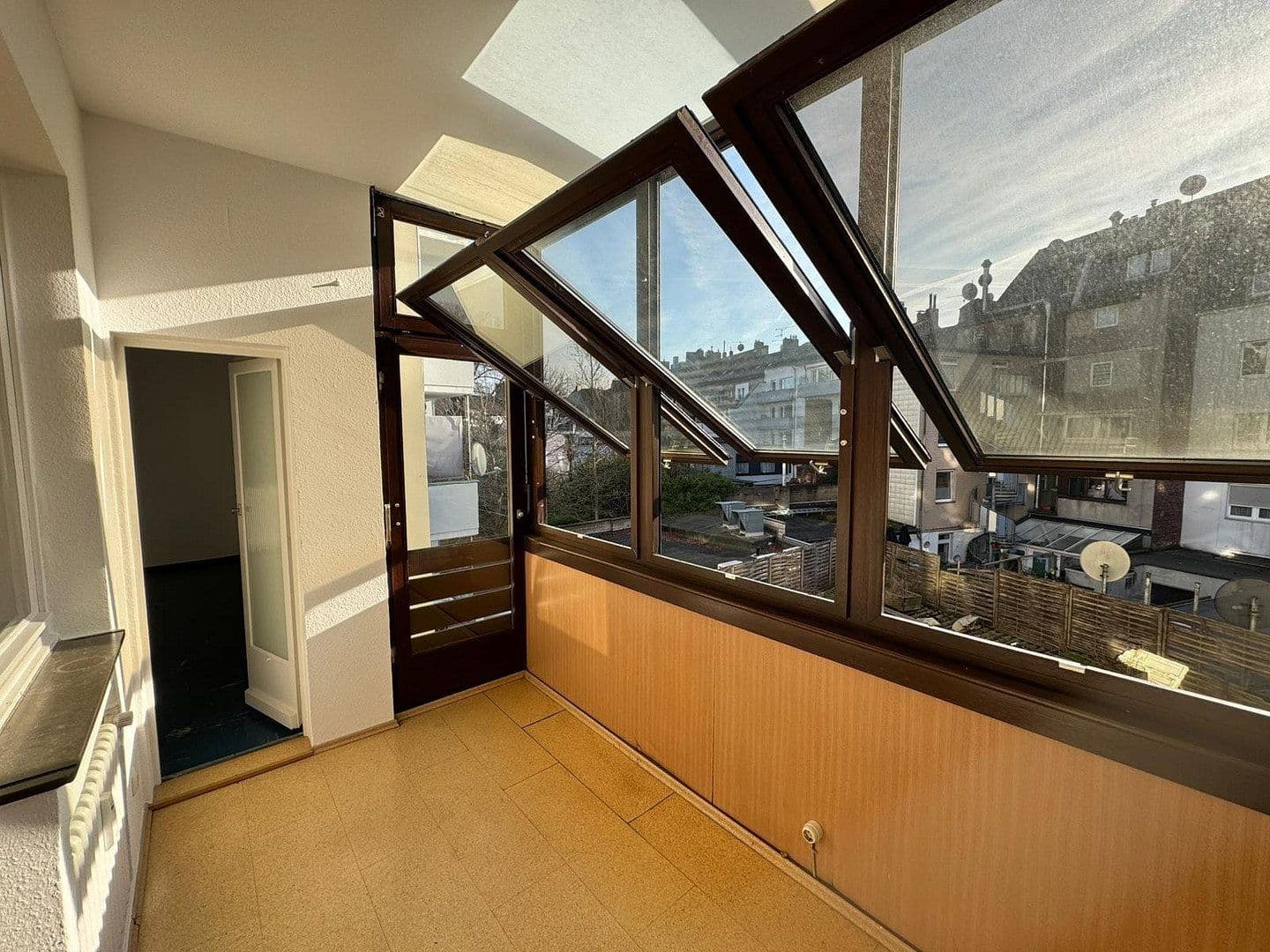 Prodej bytu 4+1 121 m², Eisenstraße 11, Düsseldorf, Severní Porýní-Vestfálsko Prodej bytu 4+1 121 m², Eisenstraße 11, Düsseldorf, Severní Porýní-Vestfálsko