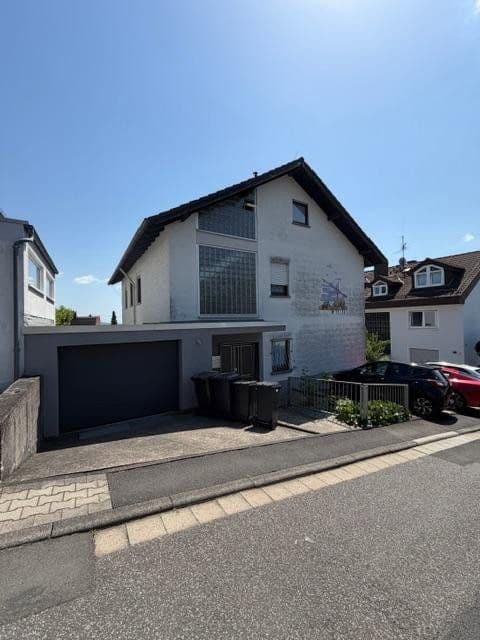 Prodej domu 180 m², pozemek 500 m², Odenwaldblick 14, Wiesbaden, Hessen Prodej domu 180 m², pozemek 500 m², Odenwaldblick 14, Wiesbaden, Hessen