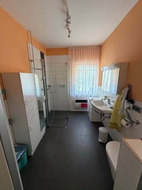 Prodej domu 180 m², pozemek 500 m², Odenwaldblick 14, Wiesbaden, Hessen Prodej domu 180 m², pozemek 500 m², Odenwaldblick 14, Wiesbaden, Hessen