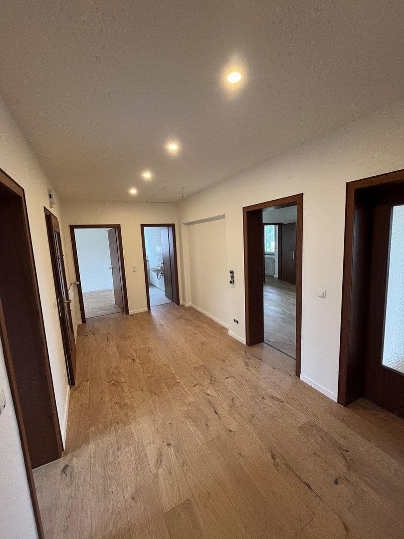 Pronájem bytu 4+kk 119 m², Moselstraße 9, Nentershausen, Porýní-Falc Pronájem bytu 4+kk 119 m², Moselstraße 9, Nentershausen, Porýní-Falc
