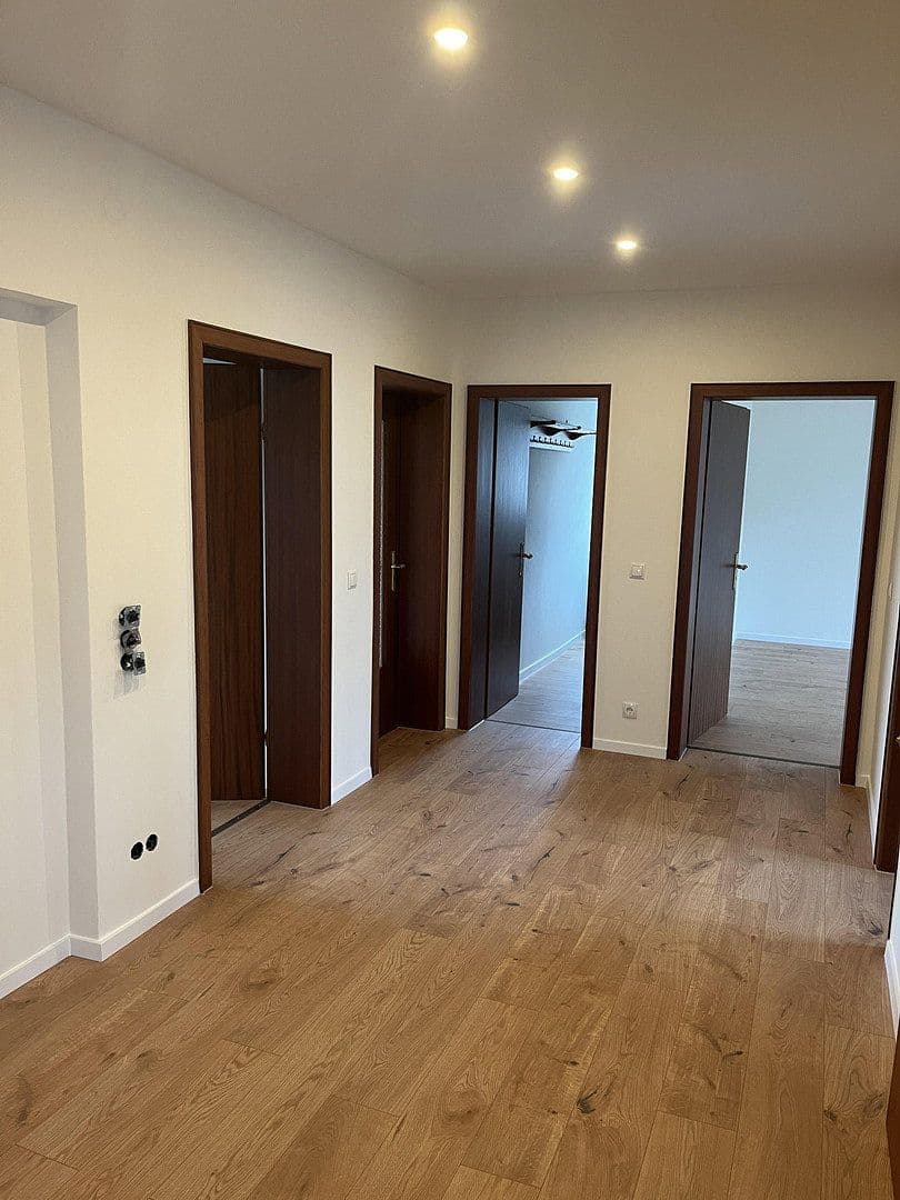 Pronájem bytu 4+kk 119 m², Moselstraße 9, Nentershausen, Porýní-Falc Pronájem bytu 4+kk 119 m², Moselstraße 9, Nentershausen, Porýní-Falc