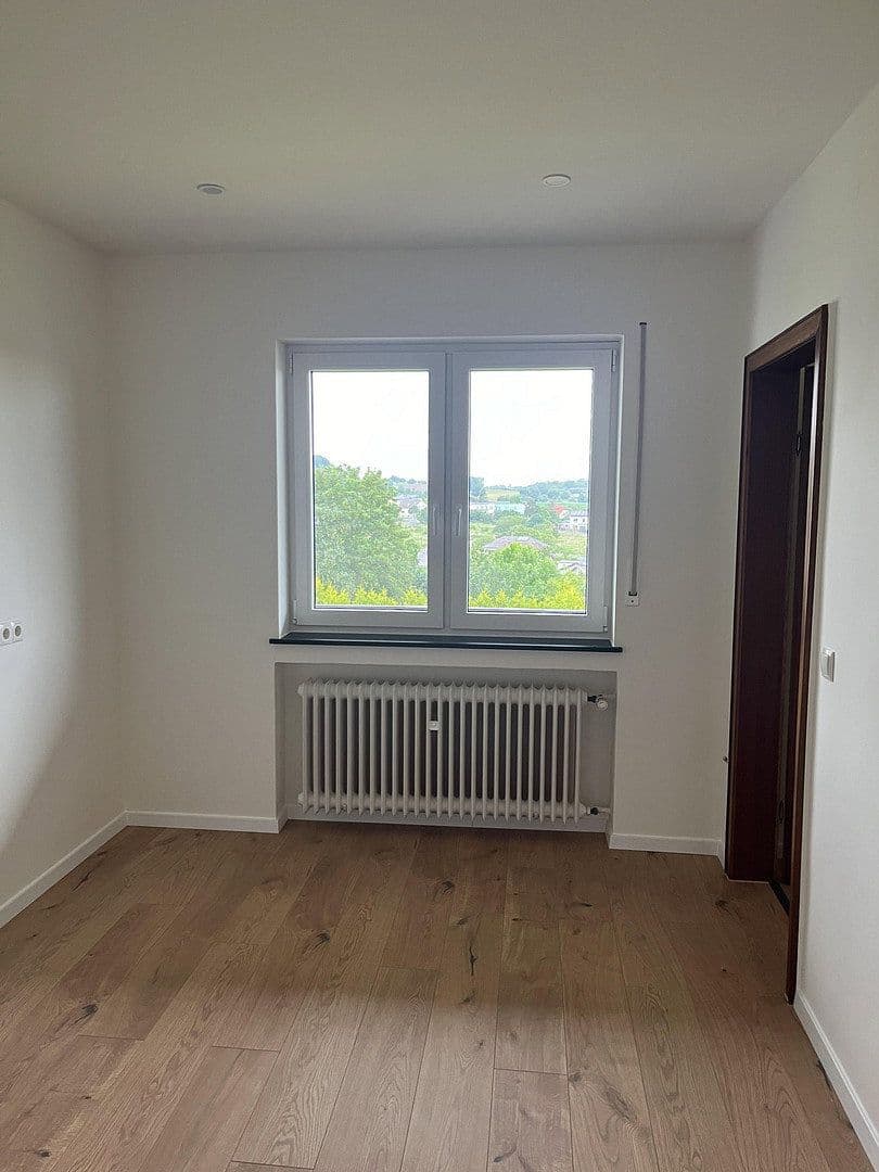 Pronájem bytu 4+kk 119 m², Moselstraße 9, Nentershausen, Porýní-Falc Pronájem bytu 4+kk 119 m², Moselstraße 9, Nentershausen, Porýní-Falc
