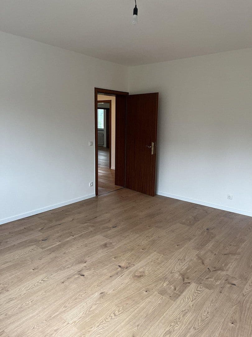 Pronájem bytu 4+kk 119 m², Moselstraße 9, Nentershausen, Porýní-Falc Pronájem bytu 4+kk 119 m², Moselstraße 9, Nentershausen, Porýní-Falc