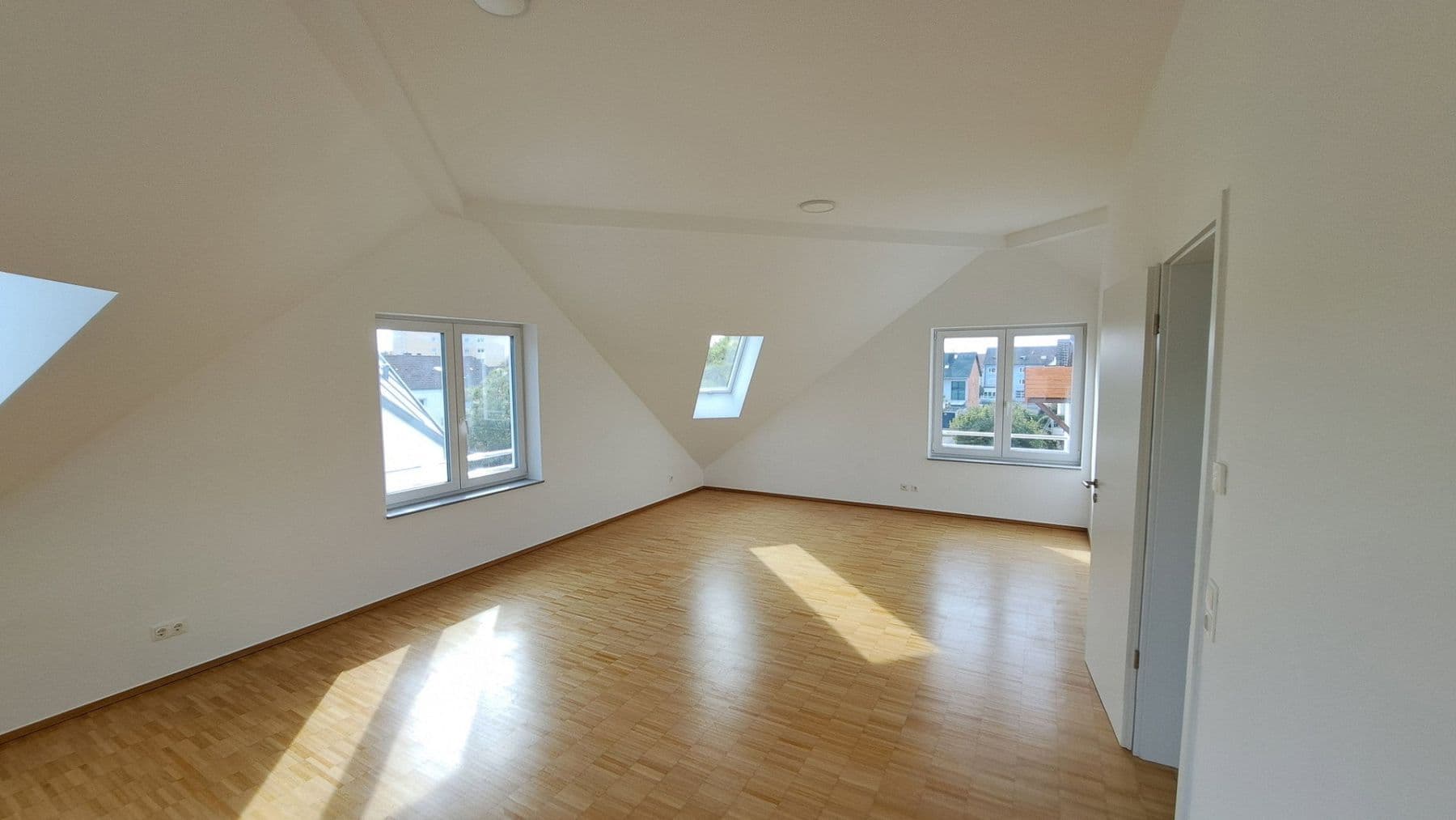 Pronájem domu 206 m², pozemek 265 m², Am Dreispitz 30, Aschaffenburg, Bavorsko Pronájem domu 206 m², pozemek 265 m², Am Dreispitz 30, Aschaffenburg, Bavorsko