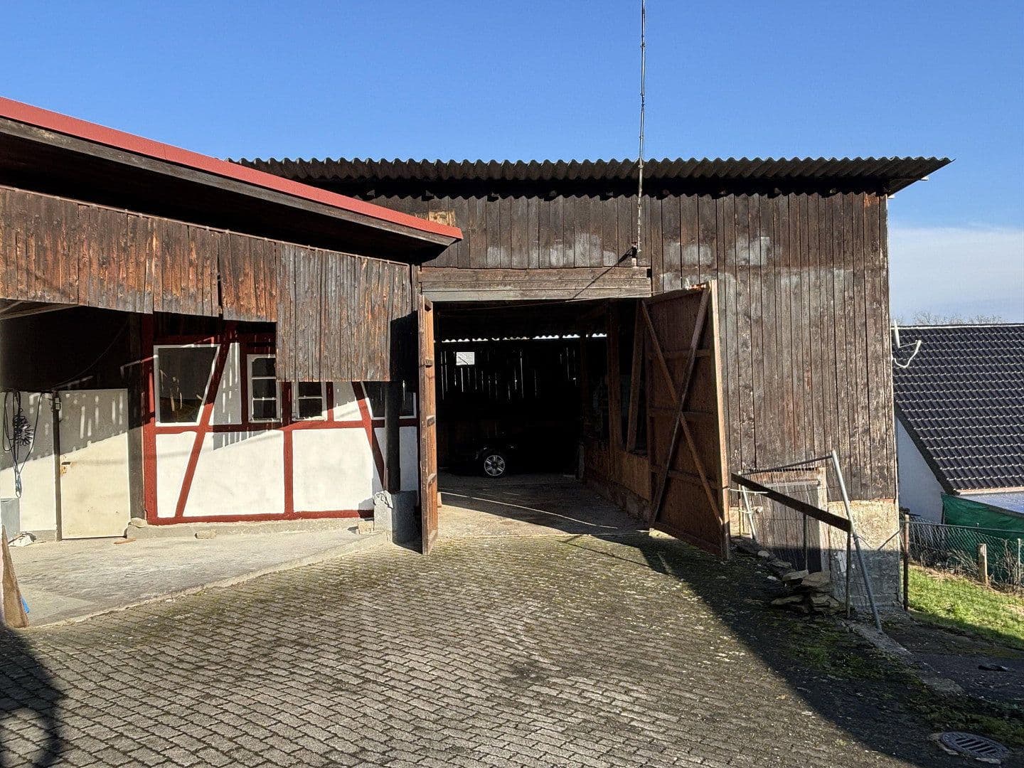 Prodej domu 208 m², pozemek 8.615 m², Bergstrasse 7, Lindlar, Severní Porýní-Vestfálsko Prodej domu 208 m², pozemek 8.615 m², Bergstrasse 7, Lindlar, Severní Porýní-Vestfálsko
