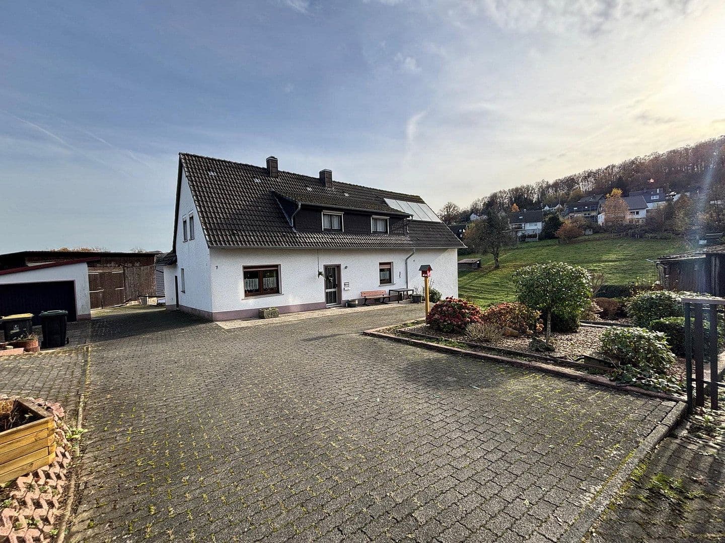 Prodej domu 208 m², pozemek 8.615 m², Bergstrasse 7, Lindlar, Severní Porýní-Vestfálsko Prodej domu 208 m², pozemek 8.615 m², Bergstrasse 7, Lindlar, Severní Porýní-Vestfálsko