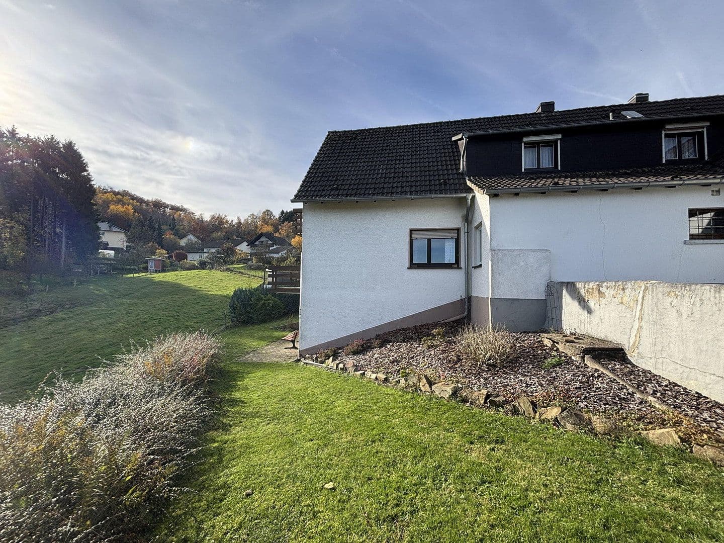 Prodej domu 208 m², pozemek 8.615 m², Bergstrasse 7, Lindlar, Severní Porýní-Vestfálsko Prodej domu 208 m², pozemek 8.615 m², Bergstrasse 7, Lindlar, Severní Porýní-Vestfálsko