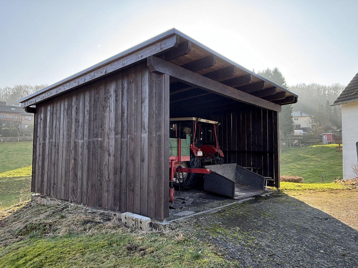 Prodej domu 208 m², pozemek 8.615 m², Bergstrasse 7, Lindlar, Severní Porýní-Vestfálsko Prodej domu 208 m², pozemek 8.615 m², Bergstrasse 7, Lindlar, Severní Porýní-Vestfálsko