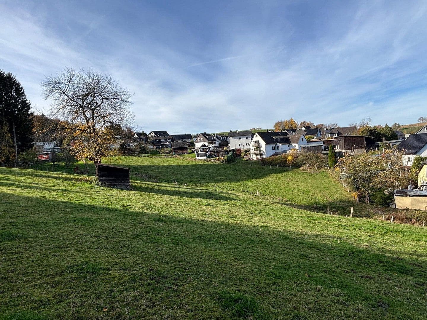 Prodej domu 208 m², pozemek 8.615 m², Bergstrasse 7, Lindlar, Severní Porýní-Vestfálsko Prodej domu 208 m², pozemek 8.615 m², Bergstrasse 7, Lindlar, Severní Porýní-Vestfálsko